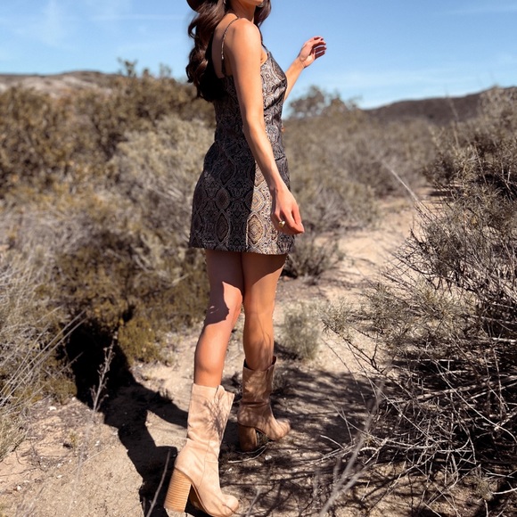 BRAND NEW - Picture 3 of 3